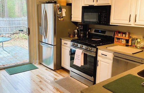 Malta House | Charming 2-bedroom townhome in delightful Ballston Spa with WiFi, AC
