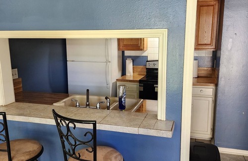 Highlands - Perkins House | Charming 2-bedroom home with fenced yard sleeps 6 in Baton Rouge near Tigerland