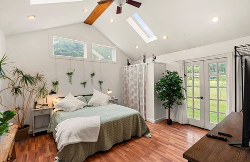 Bloomington Other | Charming 2-bedroom farmhouse with WiFi and AC in fabulous Bloomington