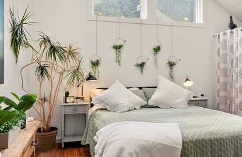 Bloomington Other | Charming 2-bedroom farmhouse with WiFi and AC in fabulous Bloomington