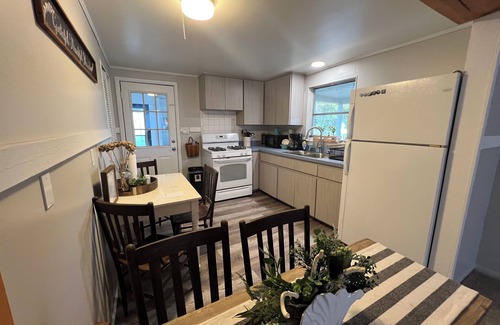 Crystal River Cottage | Charming 2-bedroom cottage with AC, WiFi in Crystal River