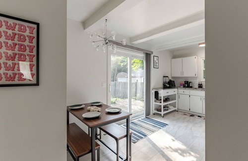 East Lansing House | Charming 2-bedroom townhome - 1 Mile from MSU!!