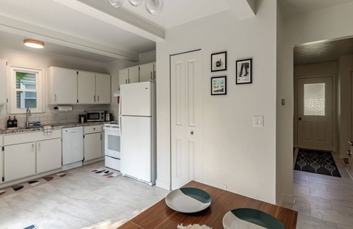East Lansing House | Charming 2-bedroom townhome - 1 Mile from MSU!!