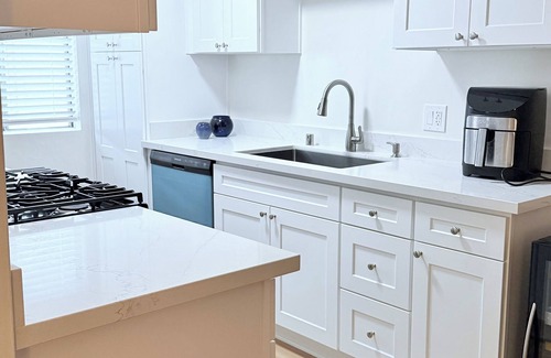 East Hollywood Apartment | Charming 2-bedroom apartment with WiFi, AC in lovely Los Angeles