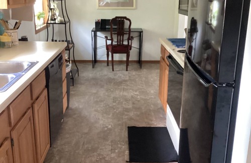 Murphysboro House | Charming 2-bedroom Condo with large driveway in Murphysboro sleeps up to 8