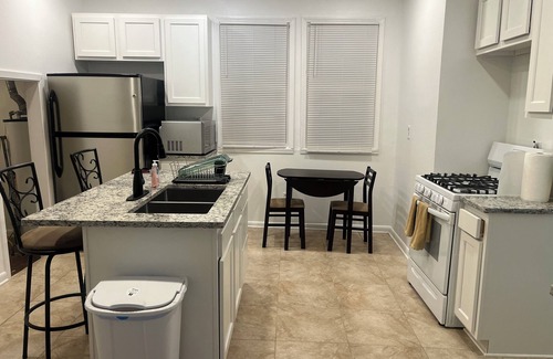 Broadmoor House | Charming 2-bedroom house with AC and WiFi in fabulous New Orleans