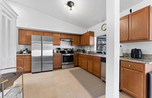 Spring Hill House | Charming 2-bedroom house with pool and fenced in backyard. Sleeps 8