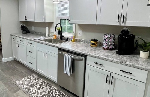 Short Creek House | Charming 2-bedroom Riverfront Retreat backs up to the Ohio River-Tiltonsville OH