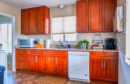 Walnut Creek House | Charming 2-bedroom house in Downtown Walnut Creek with WiFi and AC