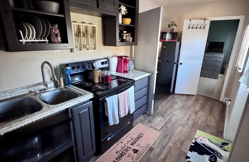 Weatherford Cottage | Charming 2-bedroom farmhouse/barndo in Weatherford with WiFi and AC