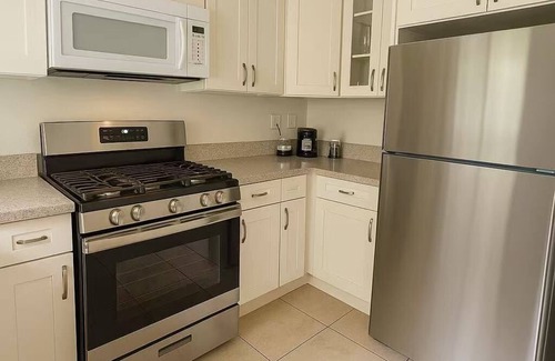 North Central House | Charming 2-bedroom with WiFi and AC in delightful Pasadena