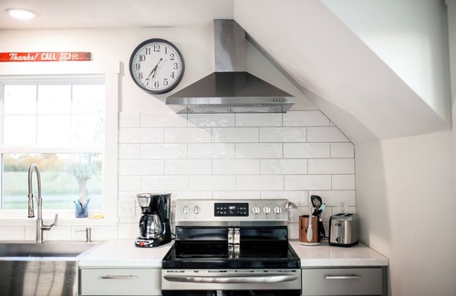 Rolla House | Charming 2-bedroom with, WiFi in peaceful Rolla