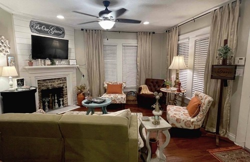 Laurel Cottage | Charming 2 BR and 2 full bath Cottage is located in Historic Downtown Laurel.