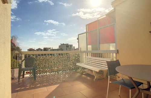 Carnon-Plage Apartment | "Charming 2-BR Apt with Terrace, Garage, Near Beach and Port"