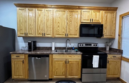 Meridian House | Charming 2-BR house in country setting; close to Meridian. Pet friendly/AC/WiFi