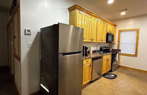 Meridian House | Charming 2-BR house in country setting; close to Meridian. Pet friendly/AC/WiFi