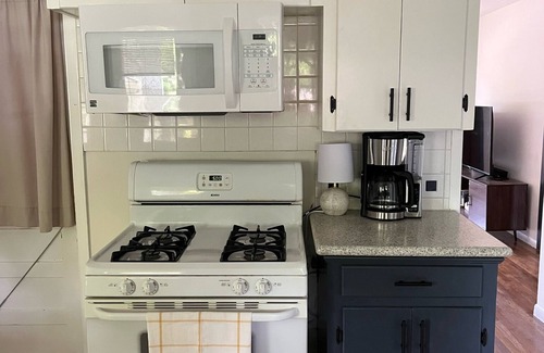 Crestview House | Charming 2 BR in Crestview - HUGE Backyard