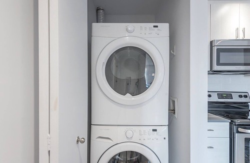 International District Apartment | Charming 2 BR - Indoor Parking