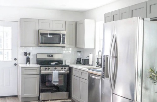 Greater Third Ward House | Charming 2-BR Retreat Near Downtown & Hou Hotspots!