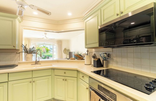 Douglas Villa | Charming 2-brm WATERFRONT Villa with WiFi, AC, & Pool in PORT ST CHARLES MARINA!