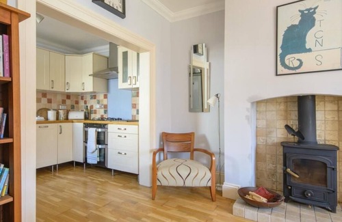 Southville House | Charming 2 double bed cottage style house in the city