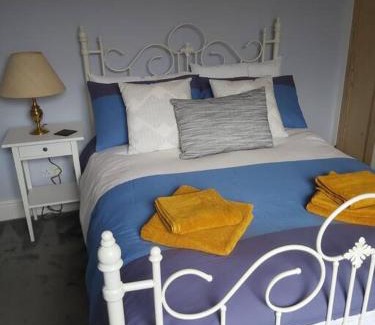 Southville House | Charming 2 double bed cottage style house