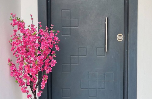 Santeo House | Charming 2-bedroom home with Self-Compound, Patio, WiFi, AC & more. Welcome!