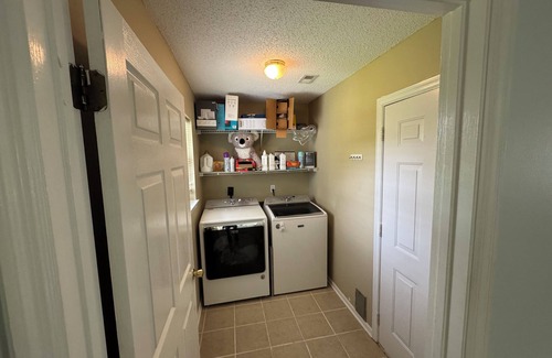 Callaway House | Charming 2-guest house in serene Panama City with WiFi, AC