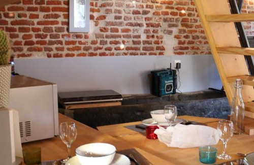Haveluy Cottage | Charming 2-Person Loft in Historic Stable, Near Spa and Scenic Attractions
