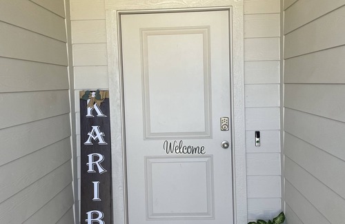 Aubrey House | Charming 2 upstairs bedrooms in a private residence shared space Sleeps 2-4.