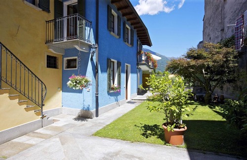 Cannobio House | Charming 2½-room house with an idyllic garden in the old town of Cannobio