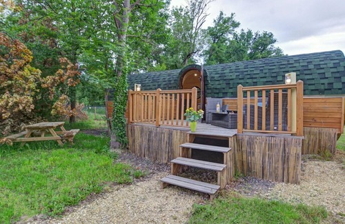 Mornand-en-Forez Cottage | Charming 27m² Barrel: Heated Pool, Mini-Farm, Modern Amenities, Scenic 6-Hectare Property