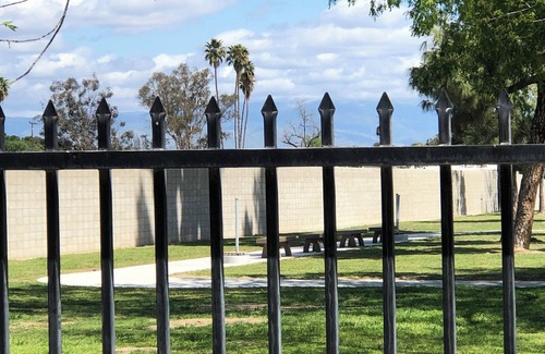 West Park Community Apartment | Charming 2bedroom apartment with WiFi,AC and park view in delightful Bakersfield