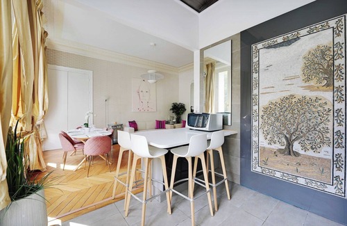 Champs-Elysees Apartment | Charming 2BR/4P - Georges V/Champs-Ã‰lysÃ©es