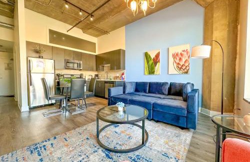 Near South Side Apartment | Charming 2BR Apartment with Skyline view, Optional Parking & Gym Access Near McCormick Place, Lakefront and Soldier Field