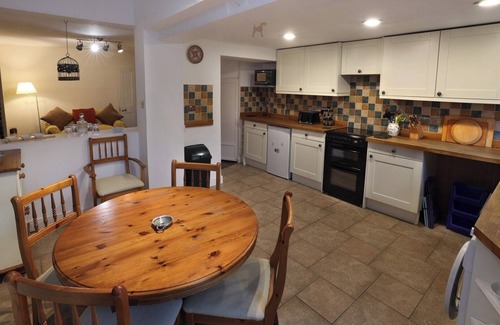 Ilminster House | Charming 2BR Edwardian House in Market Town