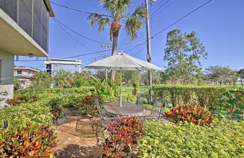 Lake Worth Apartment | Charming 2BR Lake Worth Condo Steps from the Water