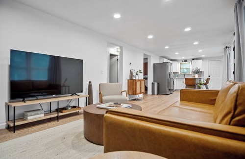 Carlisle House | Charming 2BR Near Fairgrounds and War College!