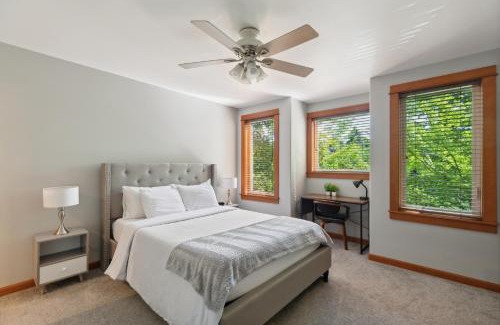 Green Lake Apartment | Charming 2BR Townhouse near Green Lake