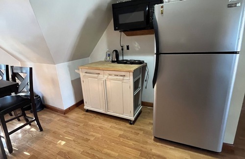Ludlow Villa | Charming 2BR villa with WiFi, in downtown Yonkers. 25 min from Time Square