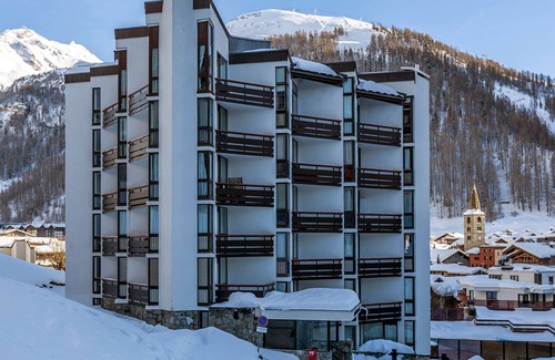 Val-d'Isere Apartment | Charming 2BR with balcony, Wifi, pets allowed in central Val-d'Isère