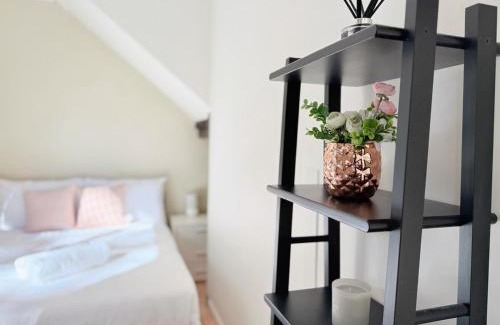 Paddington Villa | Charming 2BR with Yard&Parking