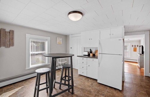 Exeter Apartment | Charming 2nd Flr Large 1 Bed -Short to Midterm