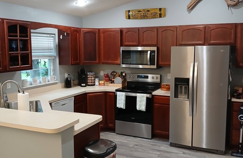 Homosassa Springs House | Charming 3/2 fully furnished house in Homosassa. Close to river with many extras