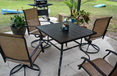 Homosassa Springs House | Charming 3/2 fully furnished house in Homosassa. Close to river with many extras