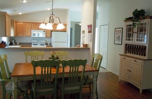 Virginia Trace Villa | Charming 3/2 Virginia Trace Villa, next to Lake Sumter Landing, with golf cart