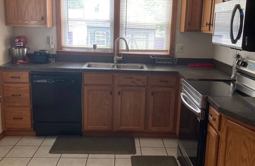 Crosswicks House | Charming 3-bedroom house with WiFi, AC in delightful Hamilton Township