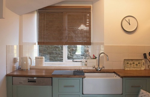 Noss Mayo House | Charming 3 Bed Barn Close to Coast, Noss Mayo, Newton Ferrers and the Beaches