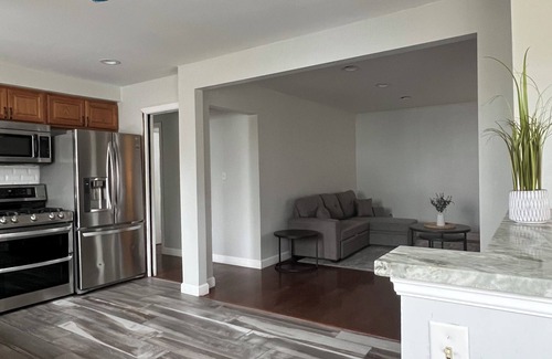 Dearborn Heights House | Charming 3-bedroom house in Dearborn Heights with AC, WiFi
