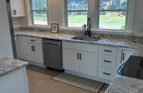 Hayes House | Charming 3-bedroom house with WiFi, AC in fantastic Gloucester Point